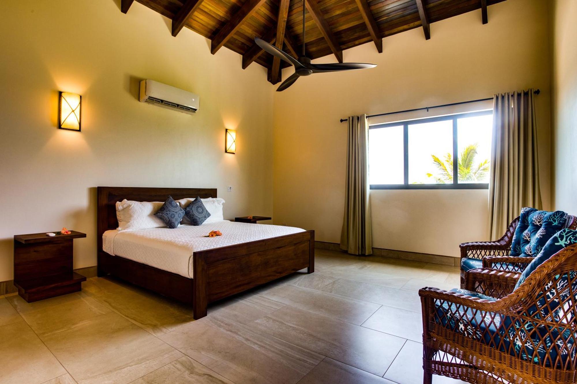 Naia Resort And Spa Placencia Екстериор снимка